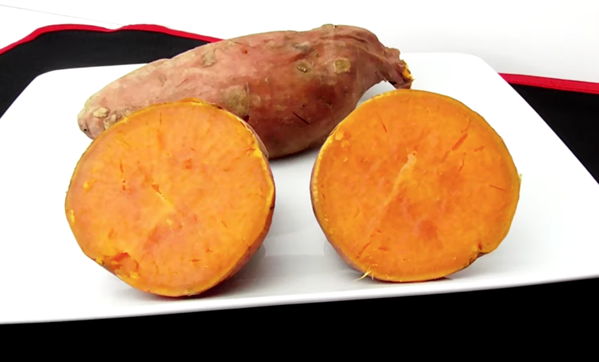 Gazpacho Almeriense con tortilla de huevos y boniato cocidos.