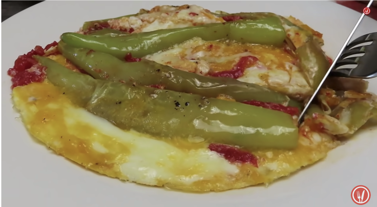 Omelet de tomate , pimiento Y huevo
