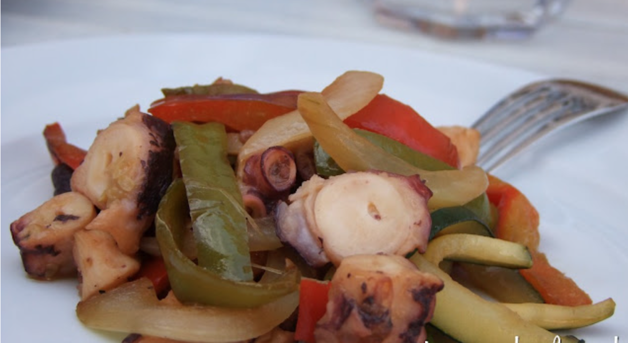 Salteado de verduras y pulpo