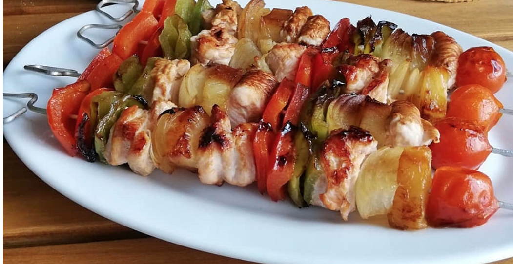 Brochetas de pavo con piña