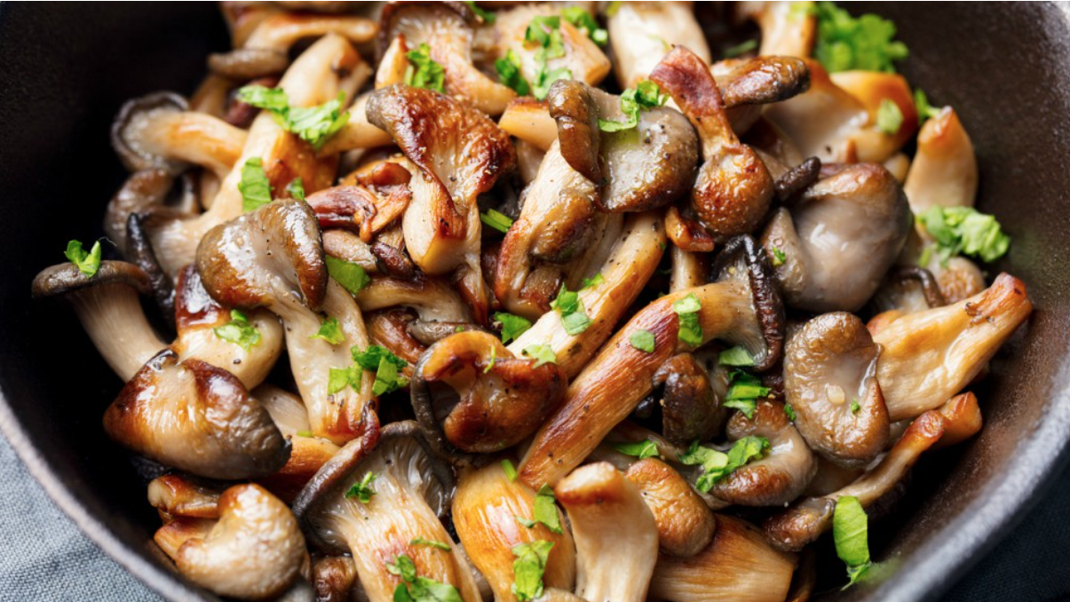 Salteado de setas y sepia