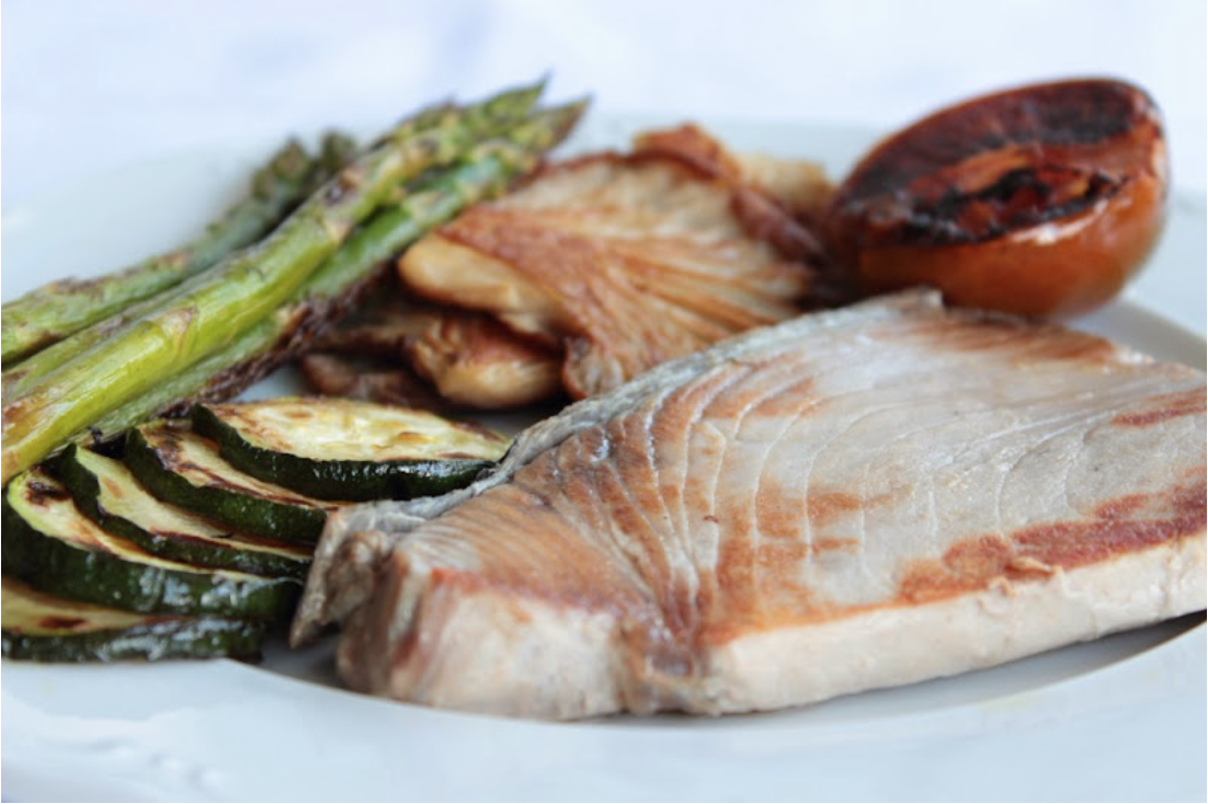 Atún a la plancha con verduras