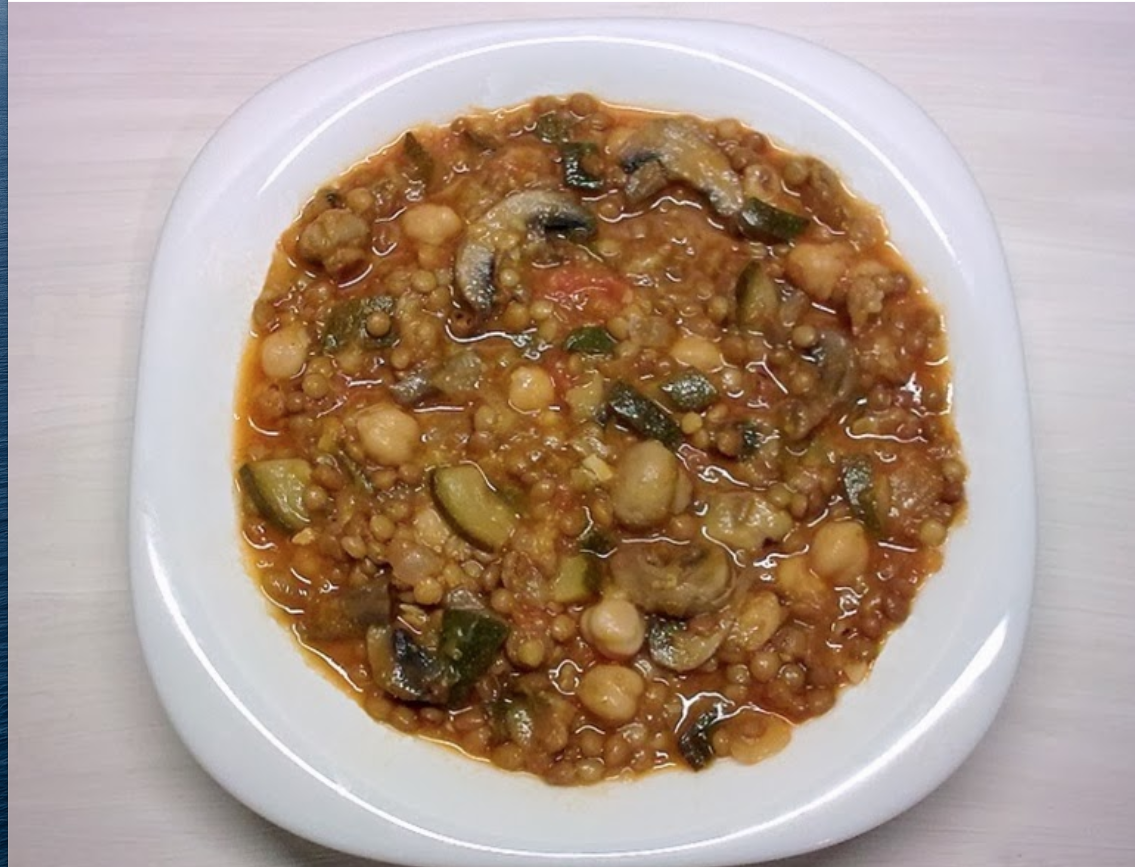 GUISO DE LEGUMBRES Y SOJA TEXTURIZADA AL AROMA DE LAUREL Y PIMENTON