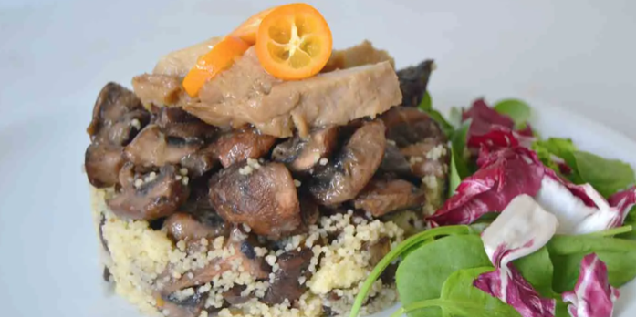 seitán con cuscús y champiñones