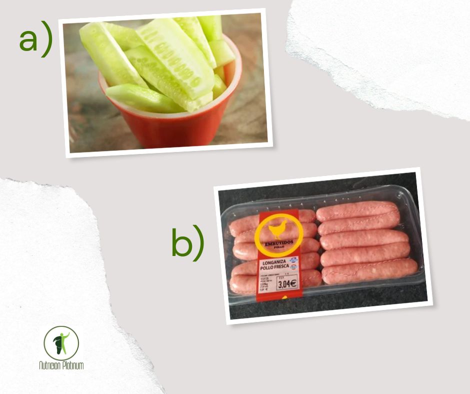 Palitos de pepino crudos con salchichas de pollo.