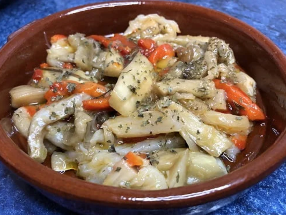 Escalivada con bacalao al punto de sal