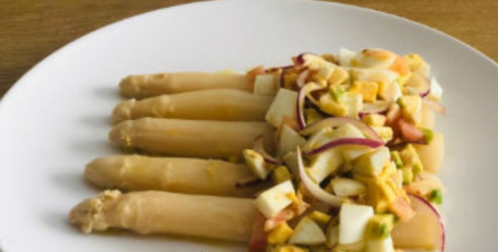 ESPARRAGOS BLANCOS CON HUEVO.