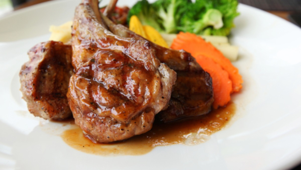 Cabrito al horno con verduras