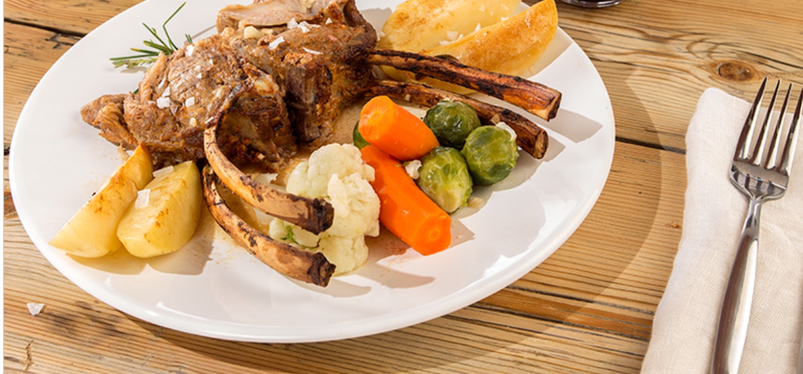 CORDERO AL HORNO CON VERDURAS