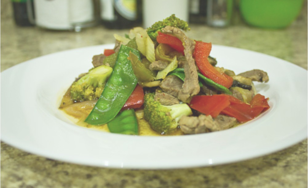 Salteado de tirabeque con ternera