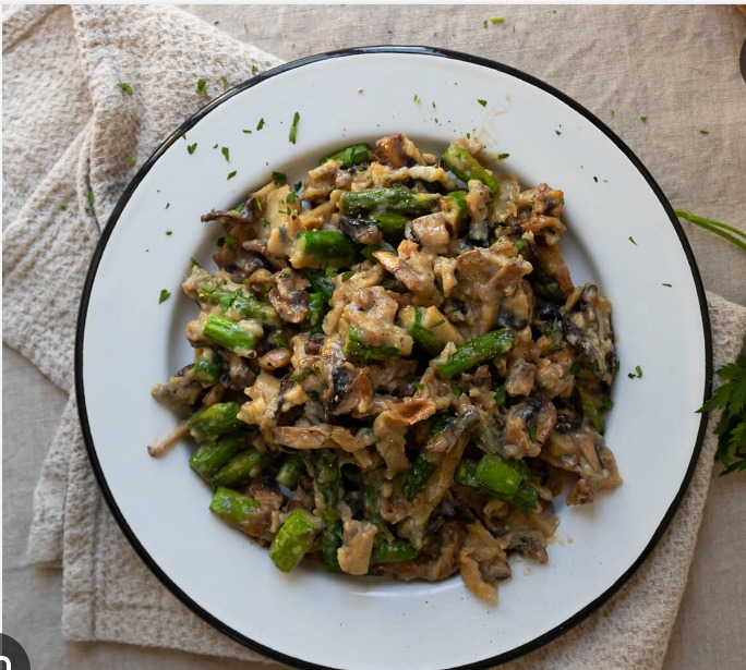 Revuelto de ajetes con gambas