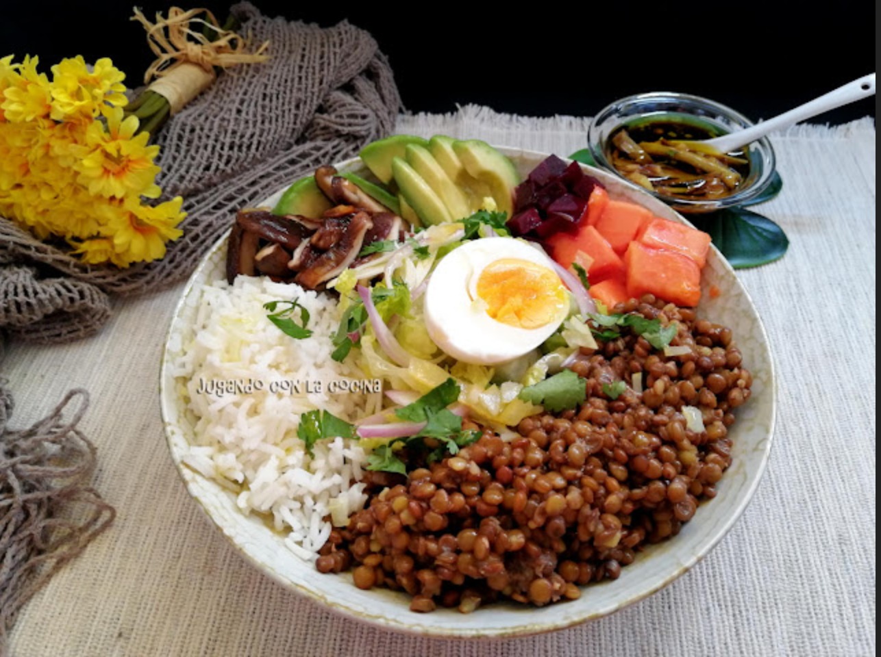 Poke bowl de lentejas y arroz 