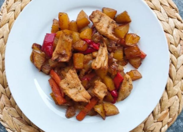 Heura con patatas y verduras al horno