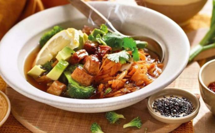 Ramen con tofu crujiente