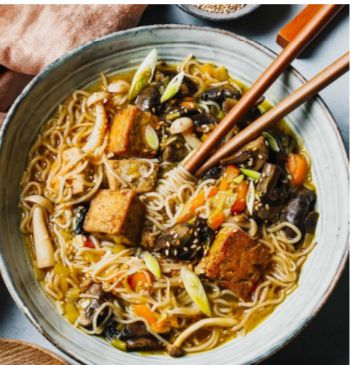 RAMEN VEGANO CON SETAS Y TOFU