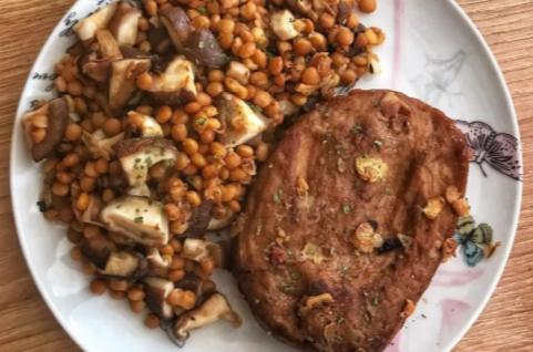 Seitán con lentejas y setas shiitake